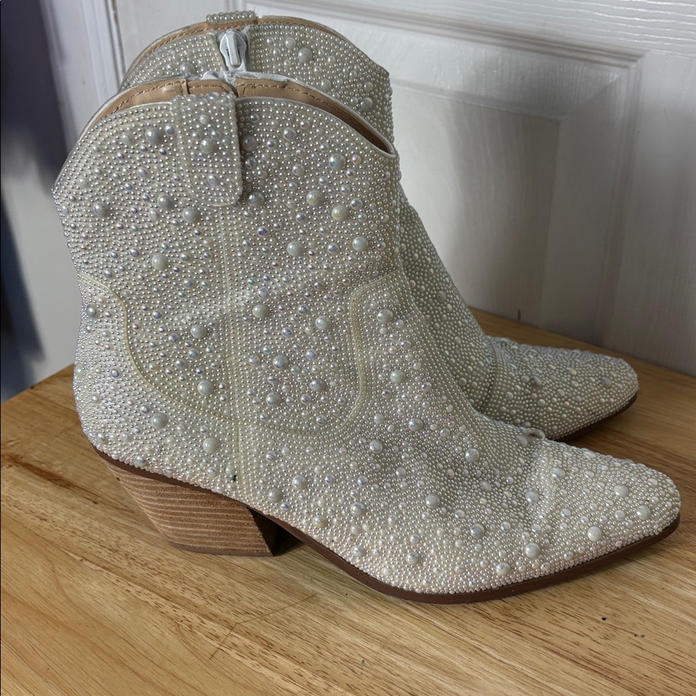 Betsey Johnson Emory Glass Stone Western Boot Pearl White Ankle boot Size 8 - Picture 5 of 11